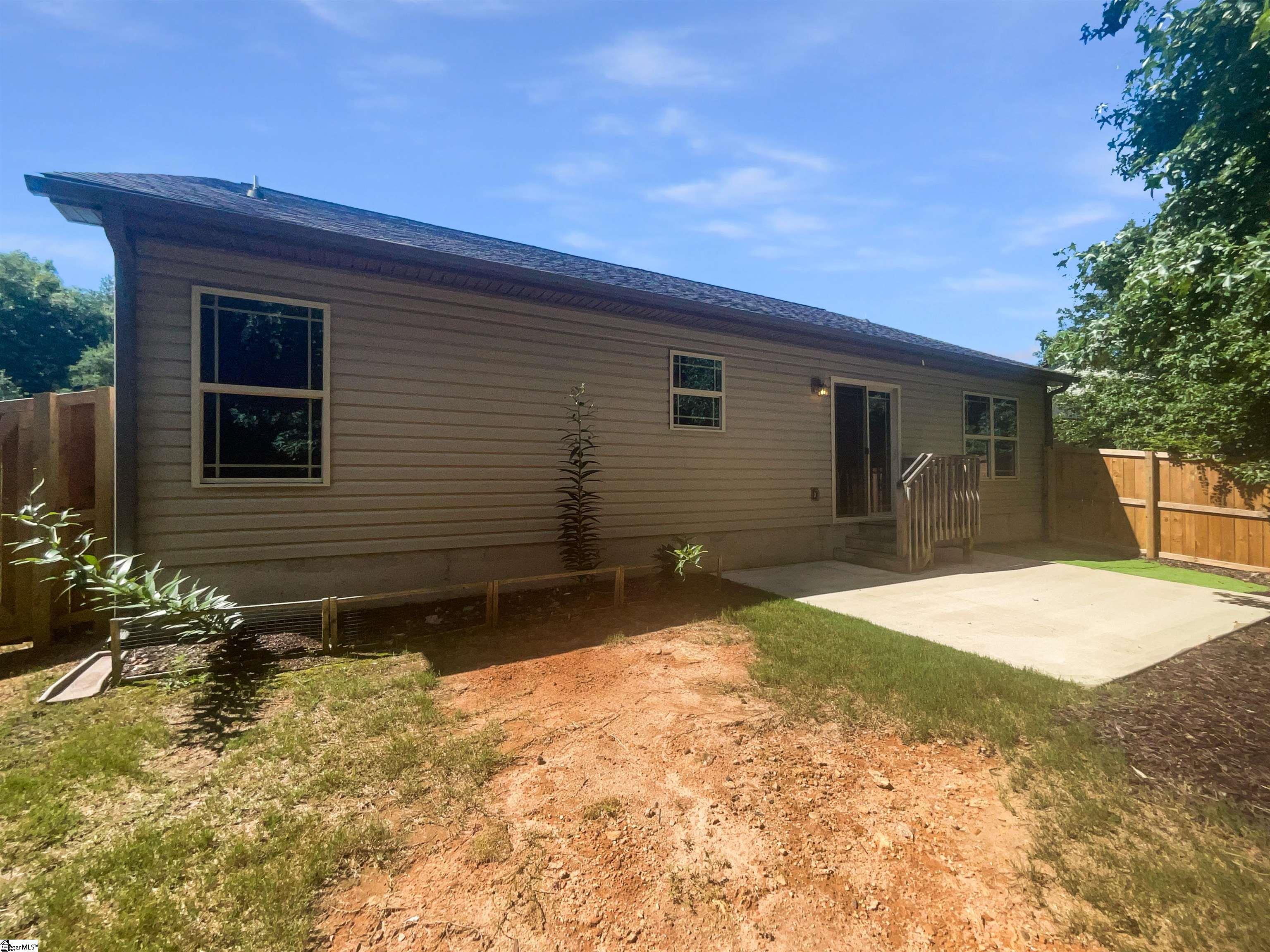 669 Chastine Drive Spartanburg, SC 29301