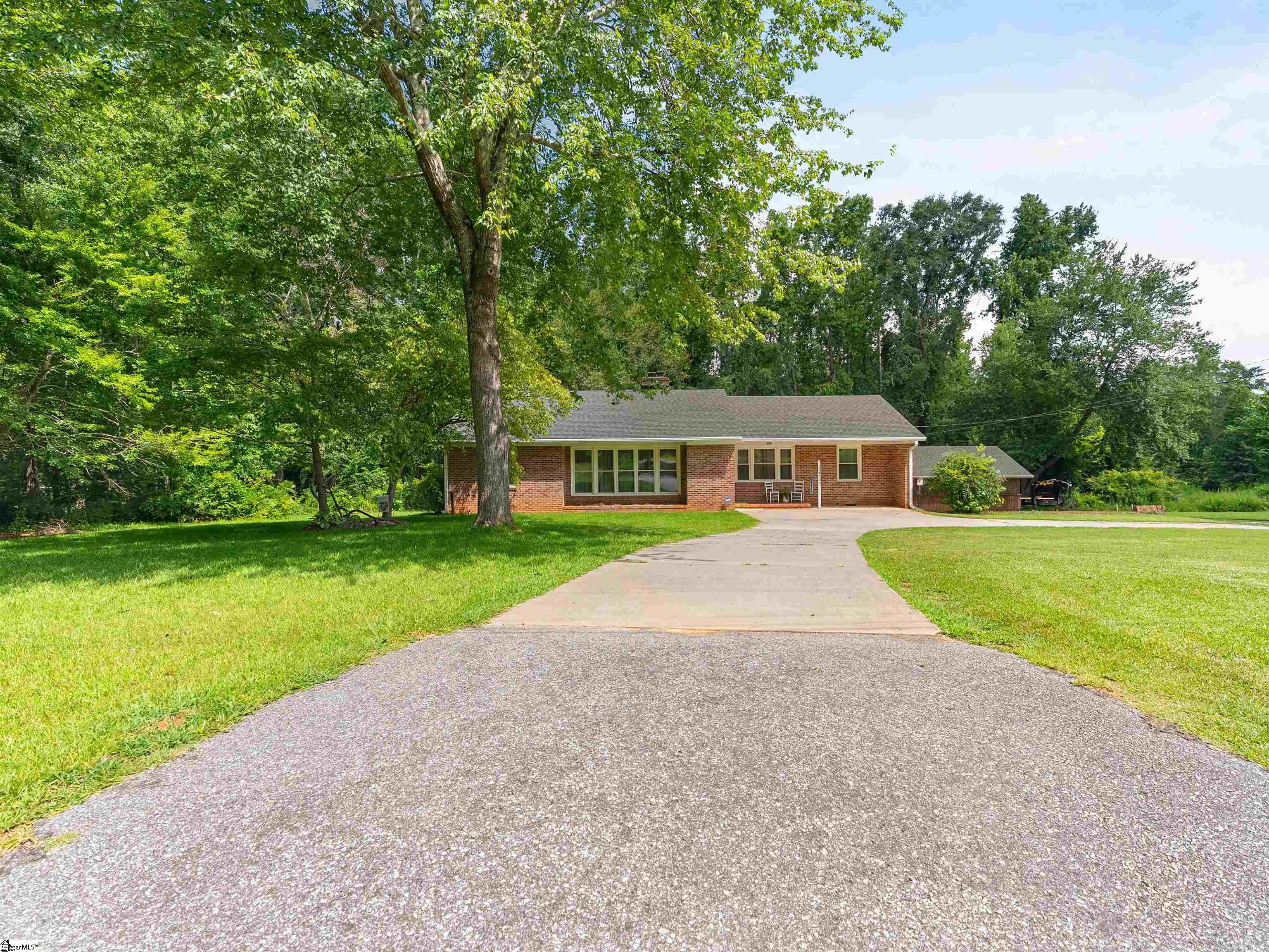 115 Kingston Drive Laurens, SC 29360