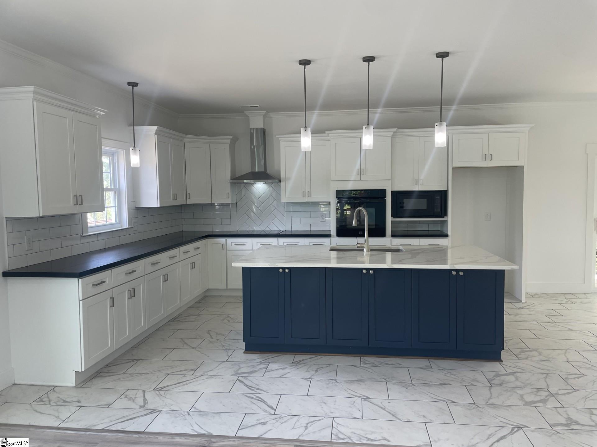 816 E Carolina Avenue Clinton, SC 29325