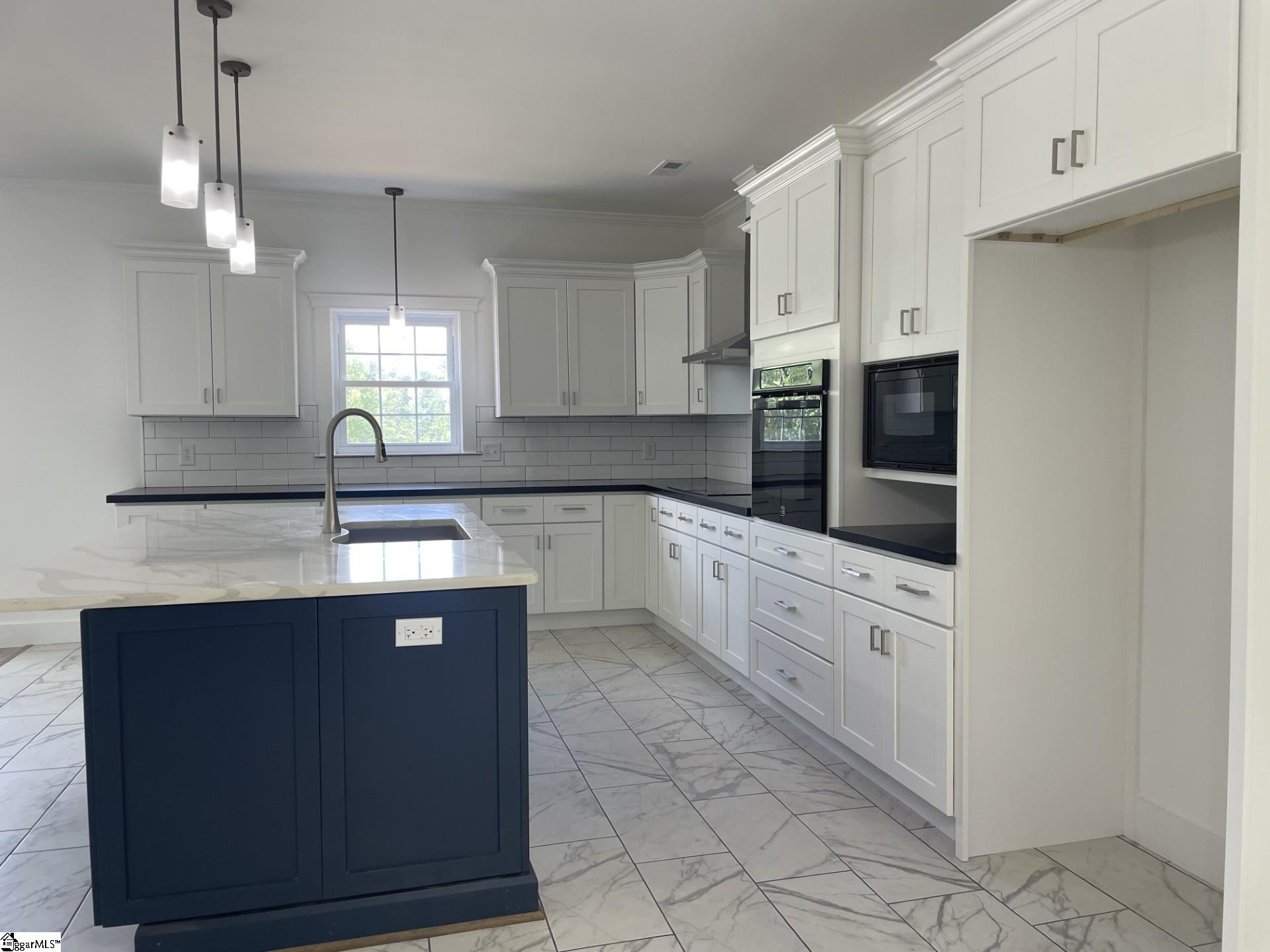 816 E Carolina Avenue Clinton, SC 29325