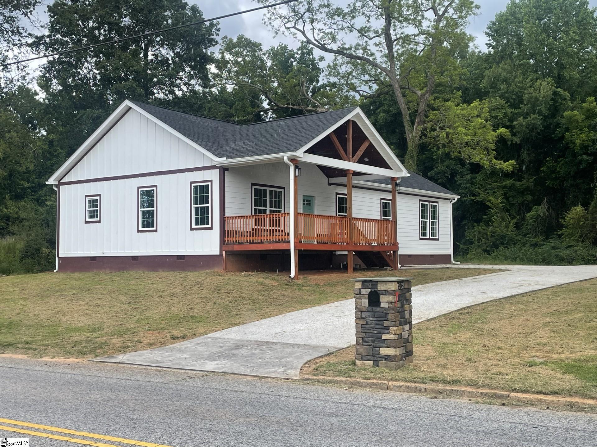 816 E Carolina Avenue Clinton, SC 29325