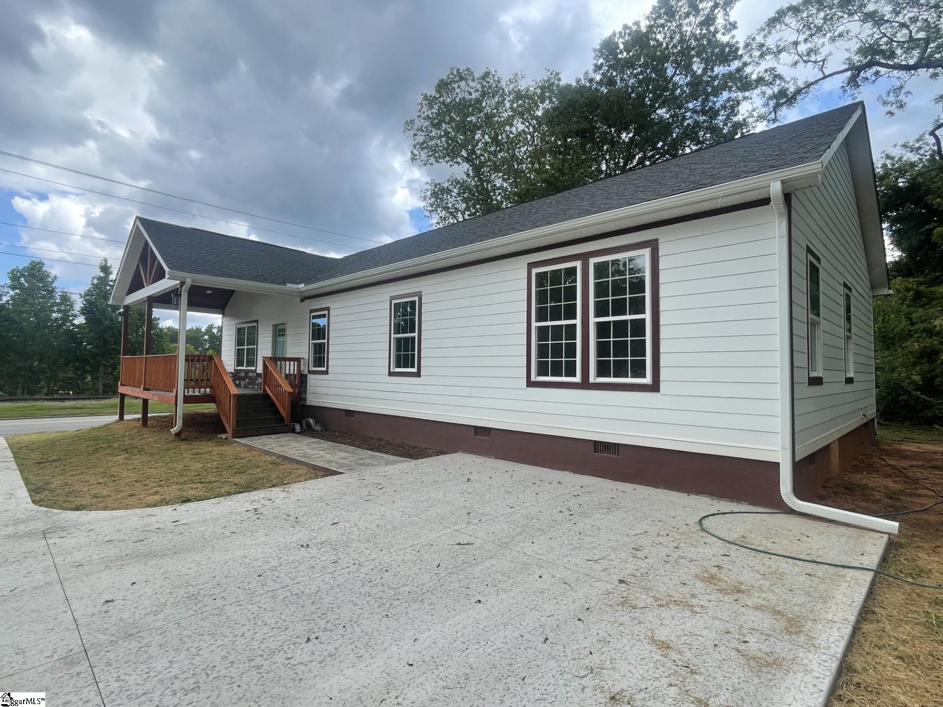 816 E Carolina Avenue Clinton, SC 29325