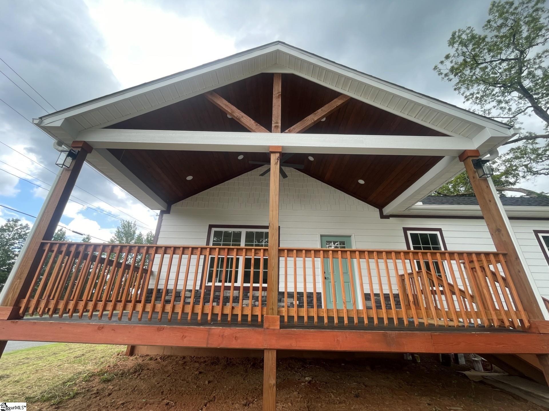 816 E Carolina Avenue Clinton, SC 29325