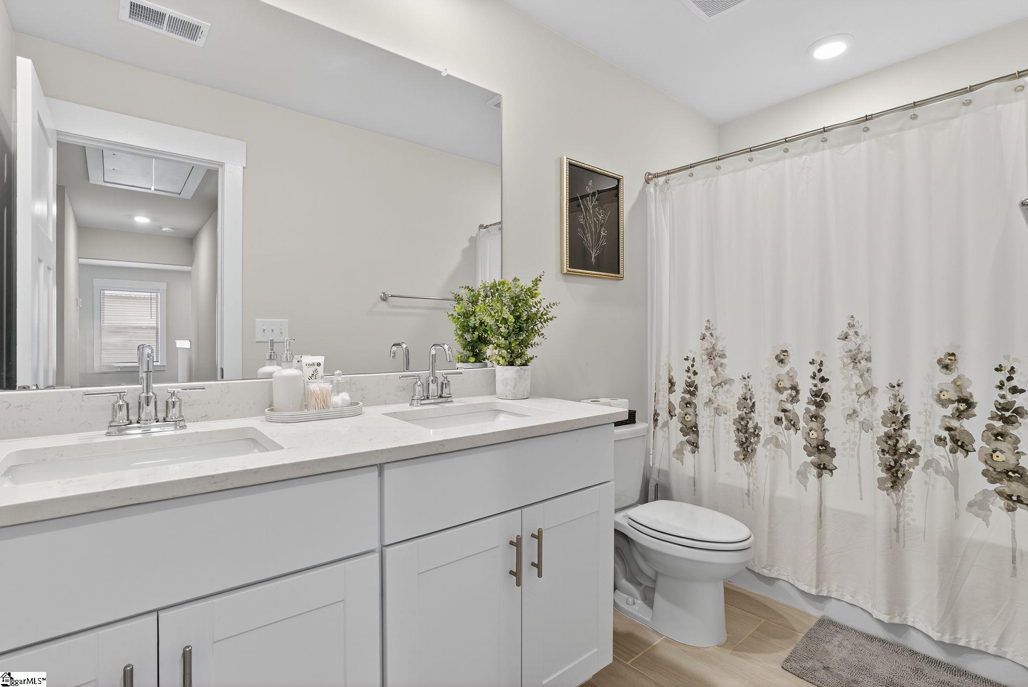 10 Shorncliffe Road Simpsonville, SC 29680