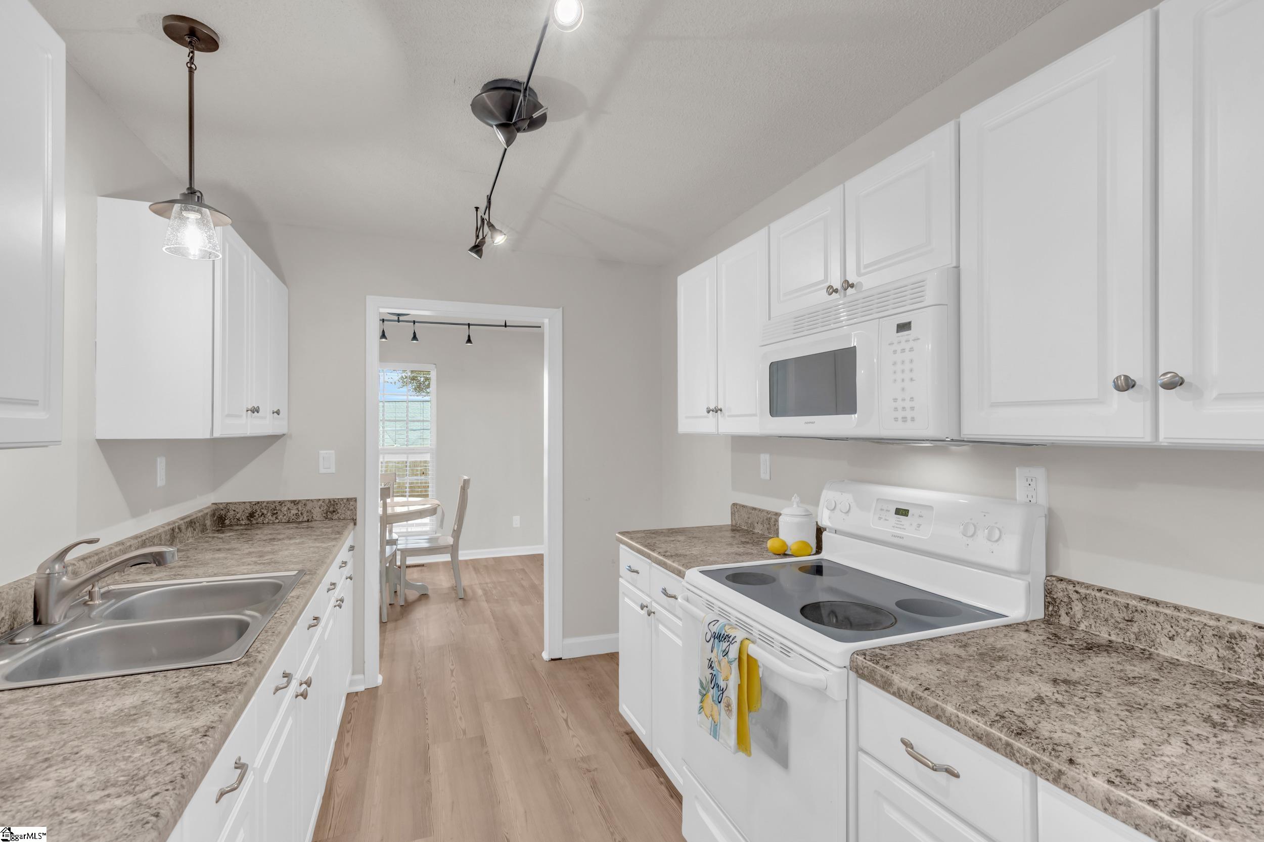 330 Split Oak Lane Inman, SC 29349
