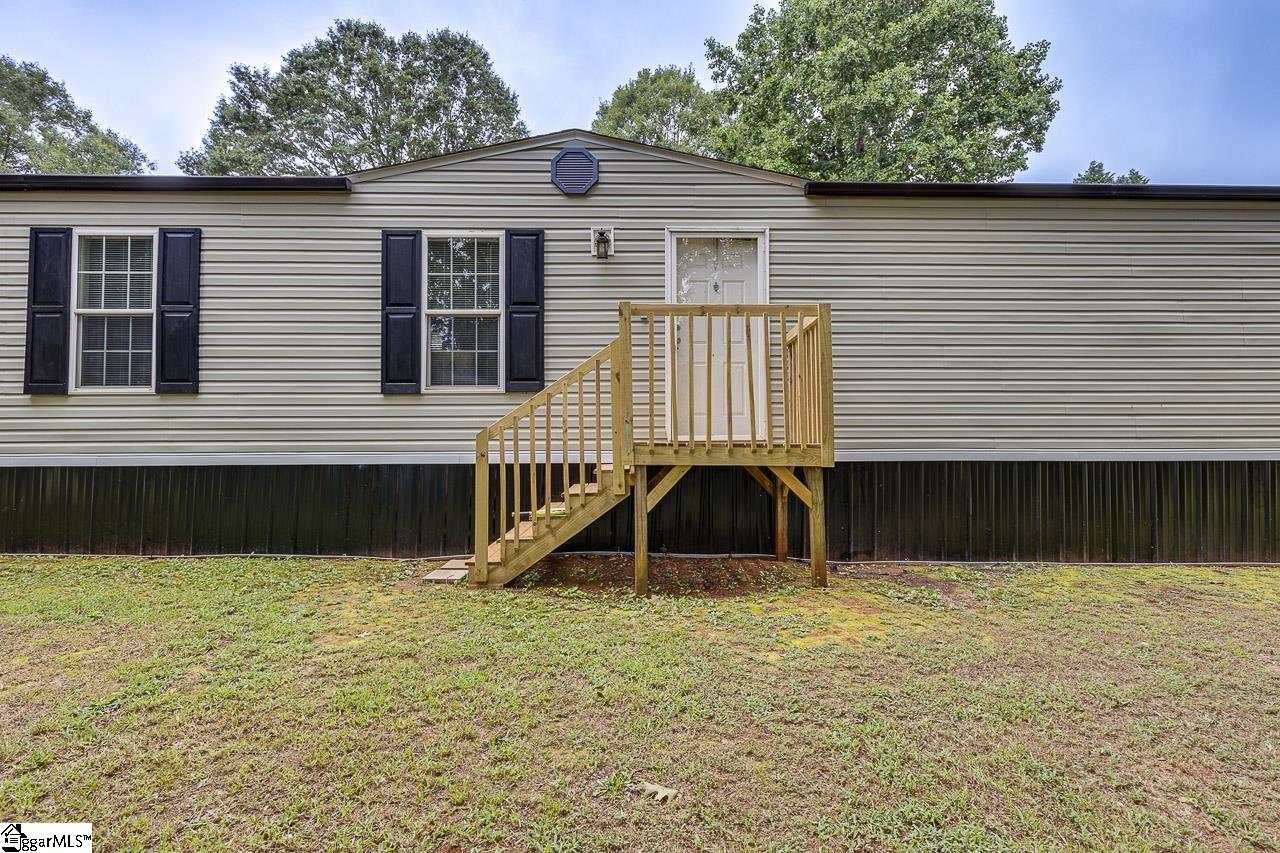 561 Waspnest Road Wellford, SC 29835