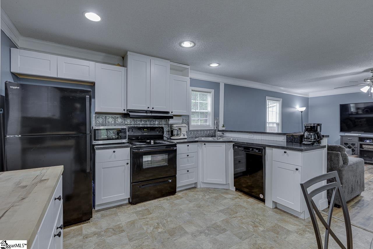 561 Waspnest Road Wellford, SC 29835