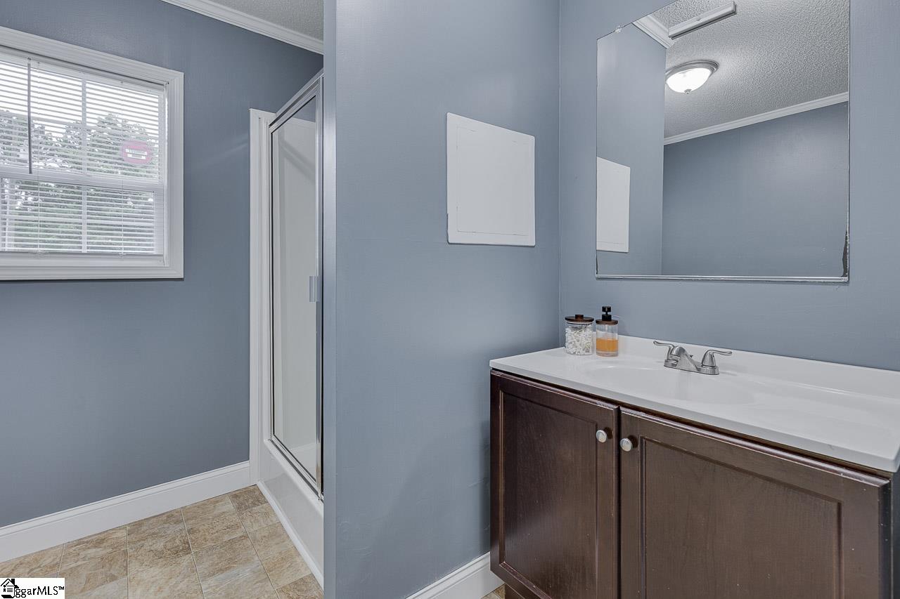 561 Waspnest Road Wellford, SC 29835