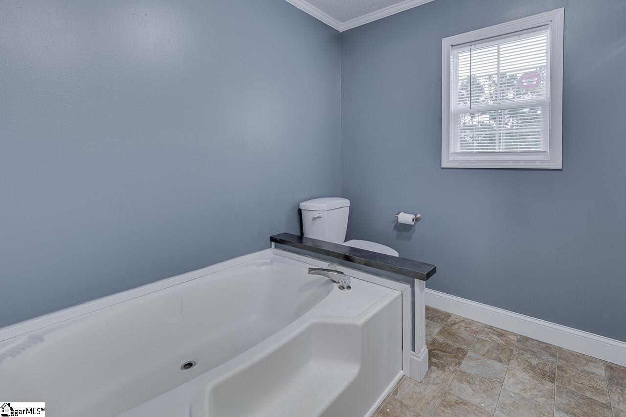 561 Waspnest Road Wellford, SC 29835