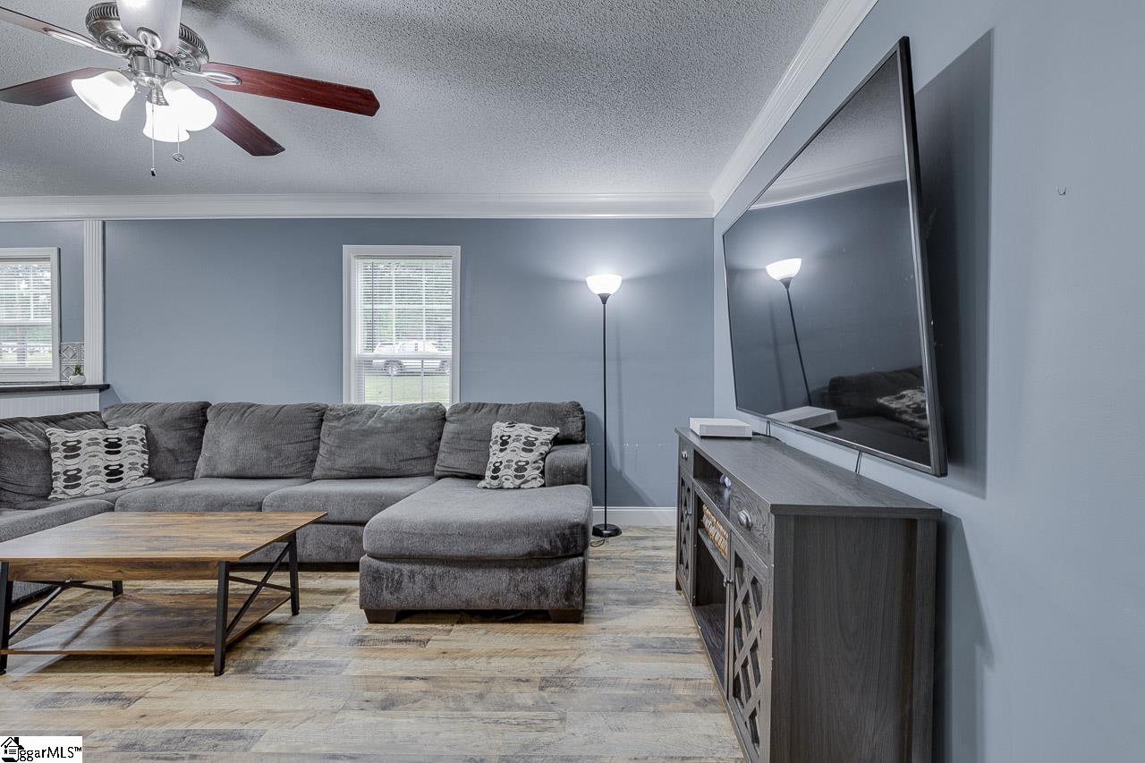561 Waspnest Road Wellford, SC 29835