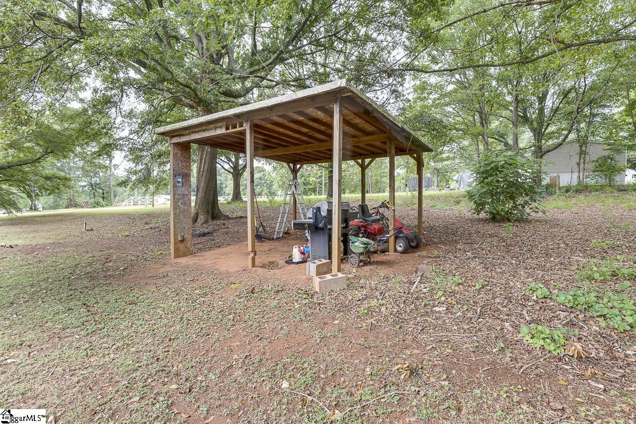 561 Waspnest Road Wellford, SC 29835
