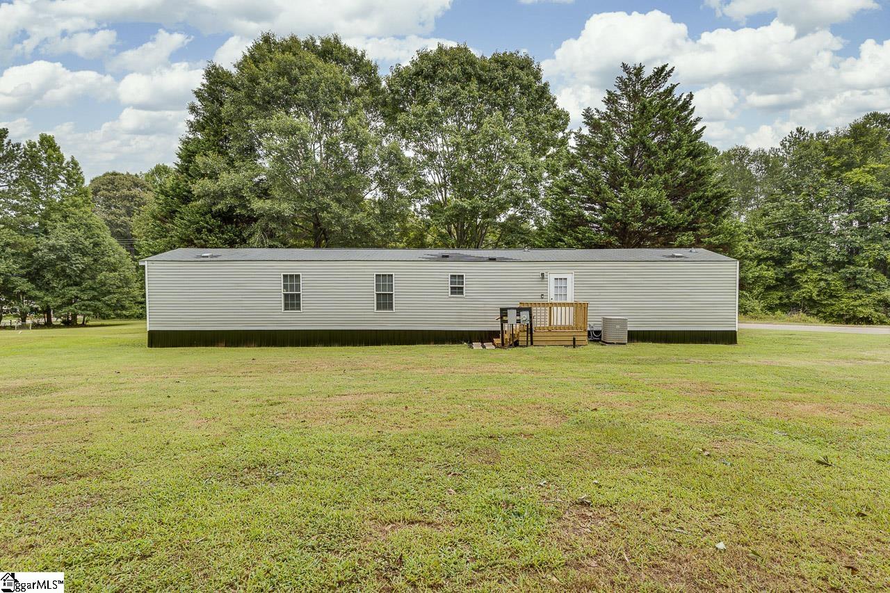 561 Waspnest Road Wellford, SC 29835