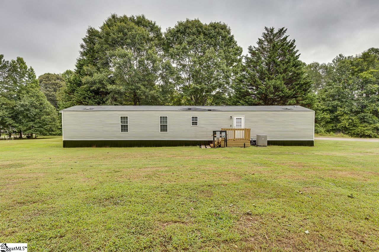 561 Waspnest Road Wellford, SC 29835