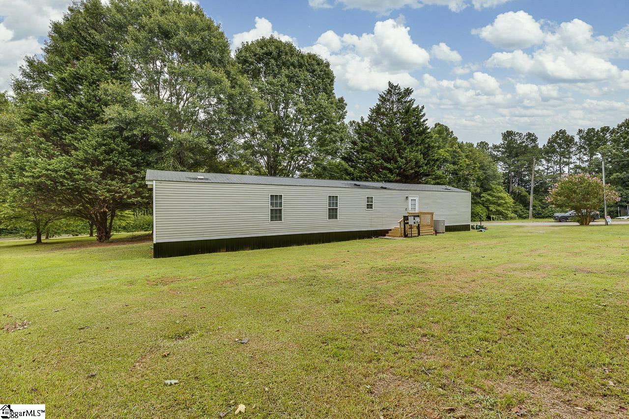 561 Waspnest Road Wellford, SC 29835