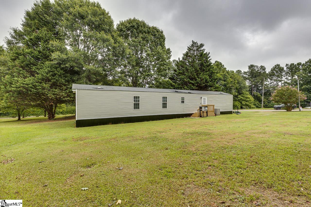561 Waspnest Road Wellford, SC 29835