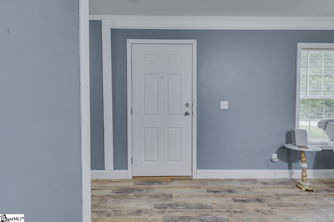 561 Waspnest Road Wellford, SC 29835