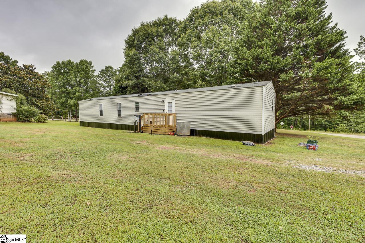 561 Waspnest Road Wellford, SC 29835