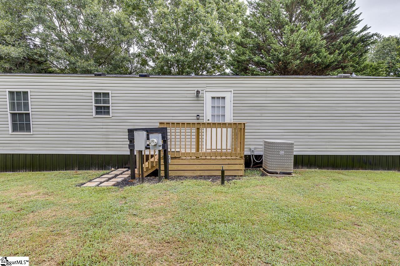 561 Waspnest Road Wellford, SC 29835