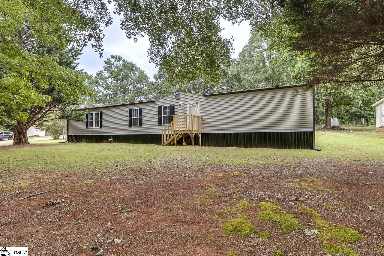 561 Waspnest Road Wellford, SC 29835