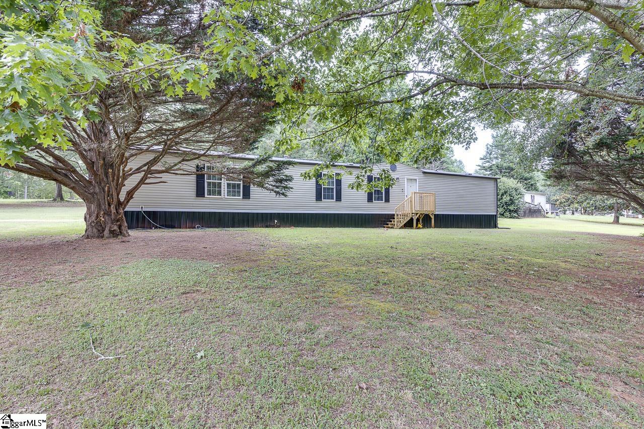 561 Waspnest Road Wellford, SC 29835
