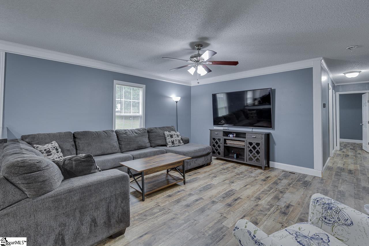 561 Waspnest Road Wellford, SC 29835