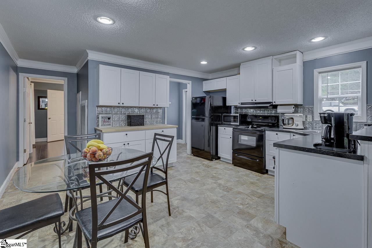 561 Waspnest Road Wellford, SC 29835
