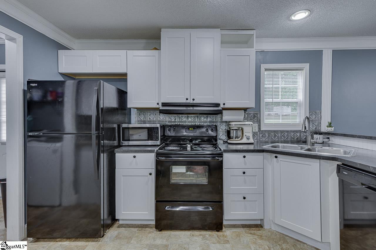 561 Waspnest Road Wellford, SC 29835