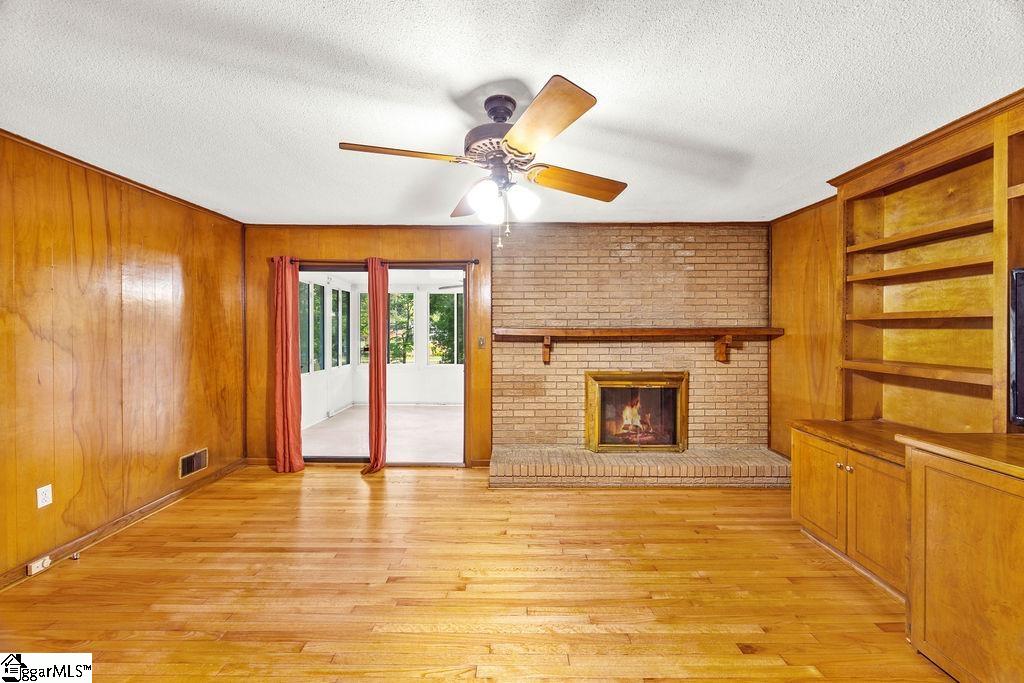 307 Pine Lake Court Spartanburg, SC 29301