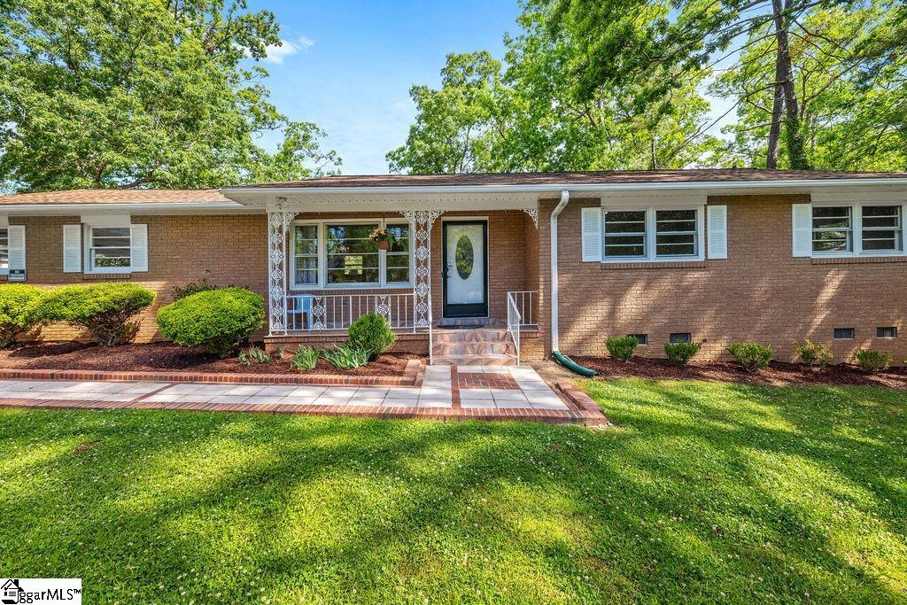 307 Pine Lake Court Spartanburg, SC 29301