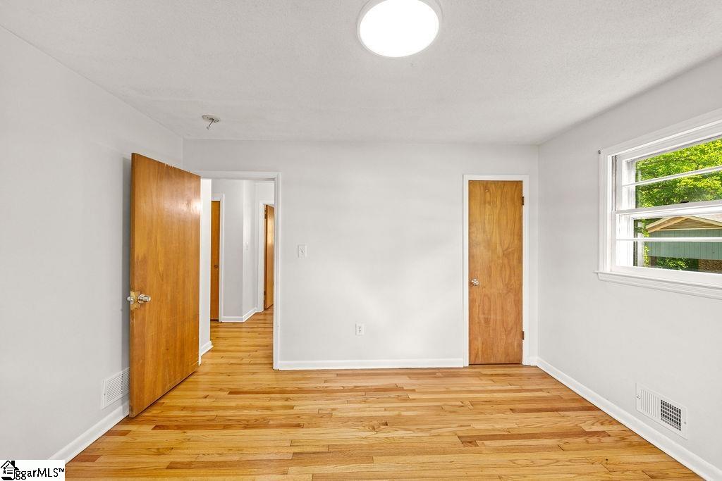 307 Pine Lake Court Spartanburg, SC 29301