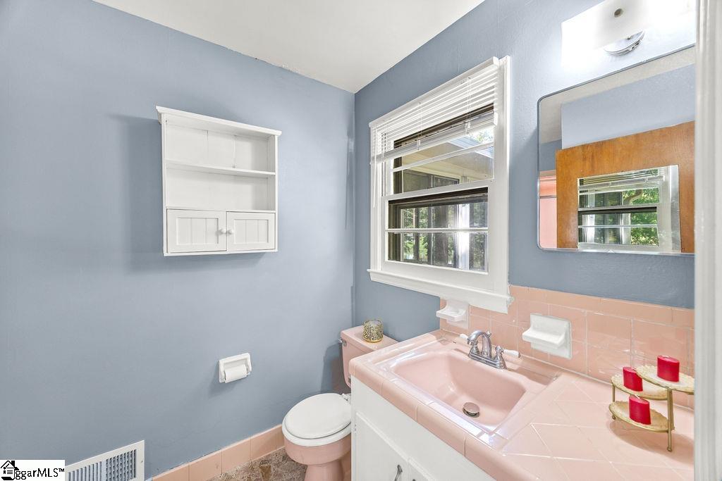 307 Pine Lake Court Spartanburg, SC 29301
