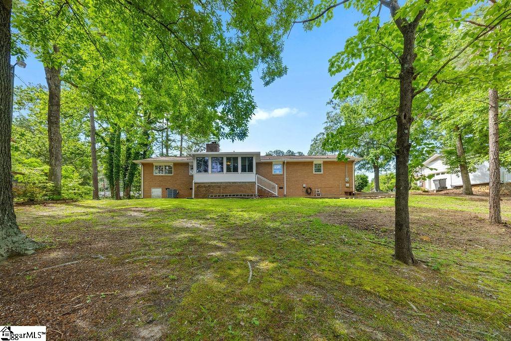 307 Pine Lake Court Spartanburg, SC 29301