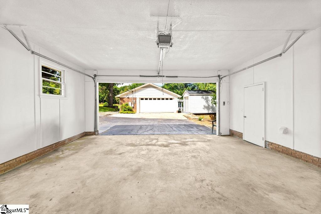 307 Pine Lake Court Spartanburg, SC 29301