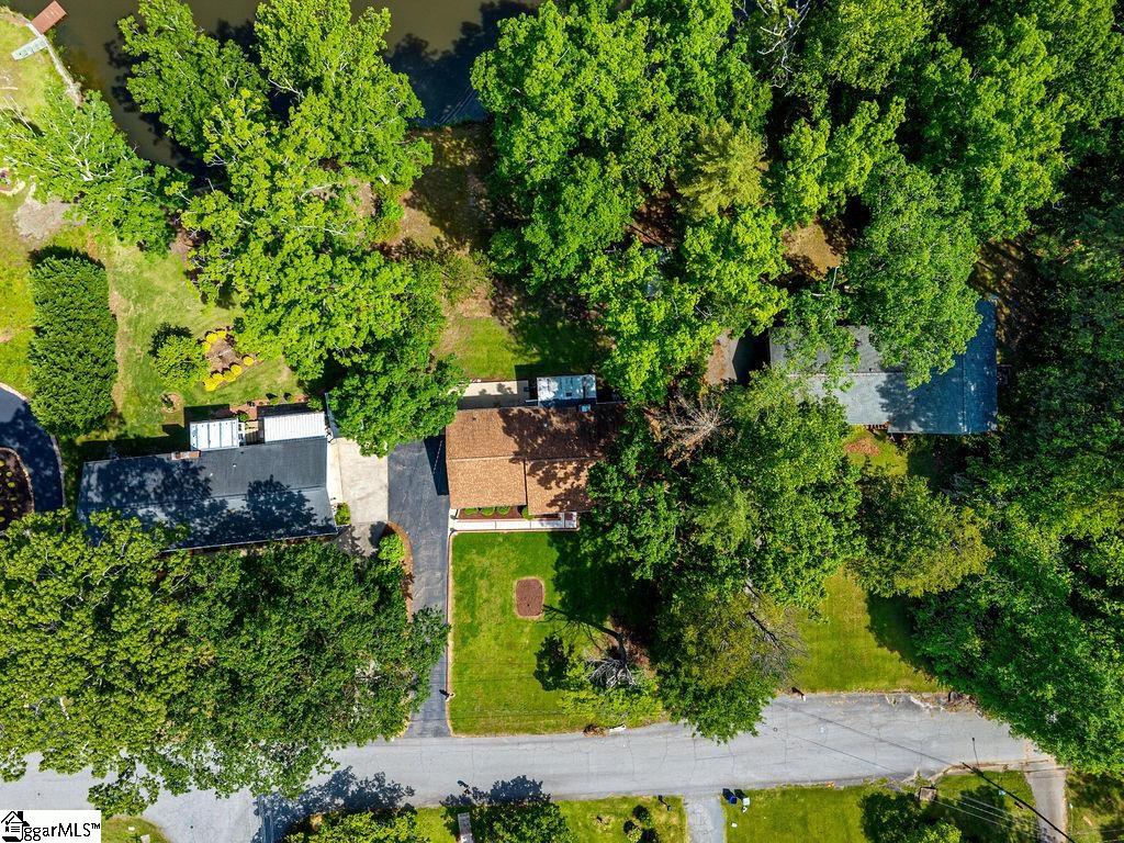 307 Pine Lake Court Spartanburg, SC 29301