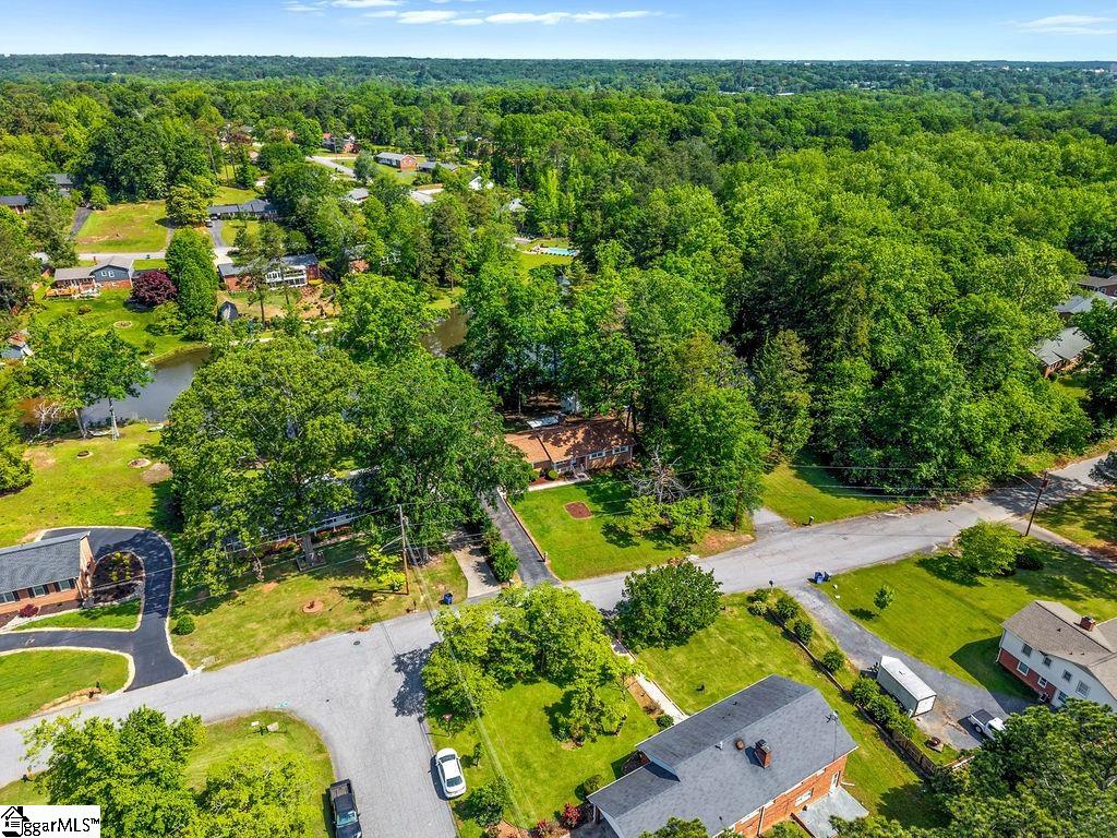 307 Pine Lake Court Spartanburg, SC 29301