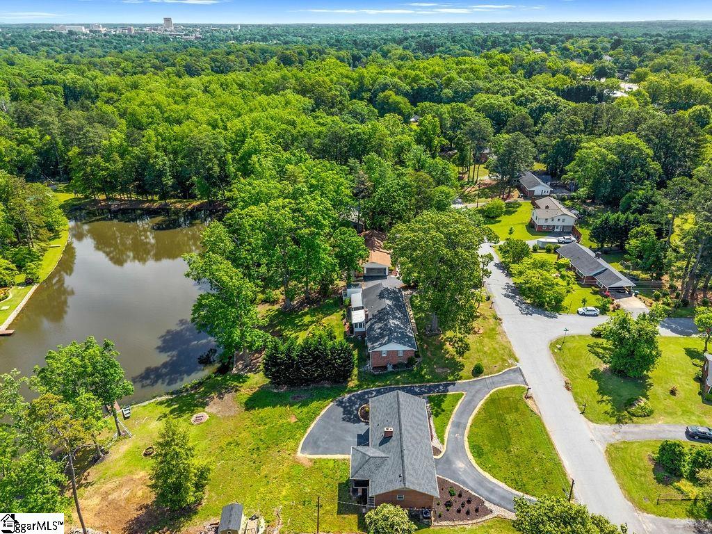 307 Pine Lake Court Spartanburg, SC 29301