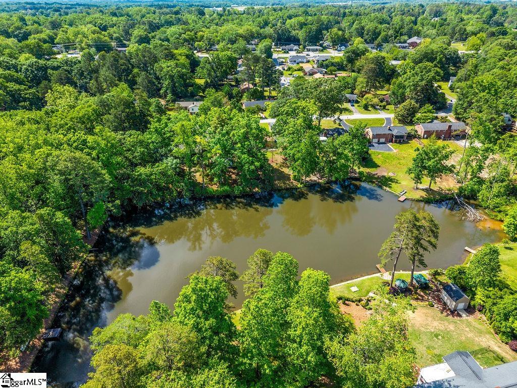 307 Pine Lake Court Spartanburg, SC 29301
