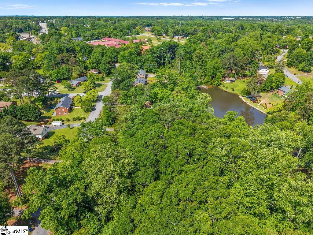 307 Pine Lake Court Spartanburg, SC 29301