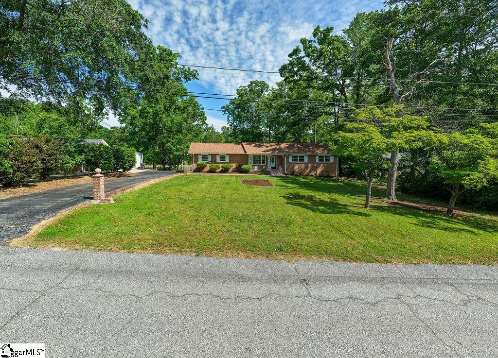 307 Pine Lake Court Spartanburg, SC 29301