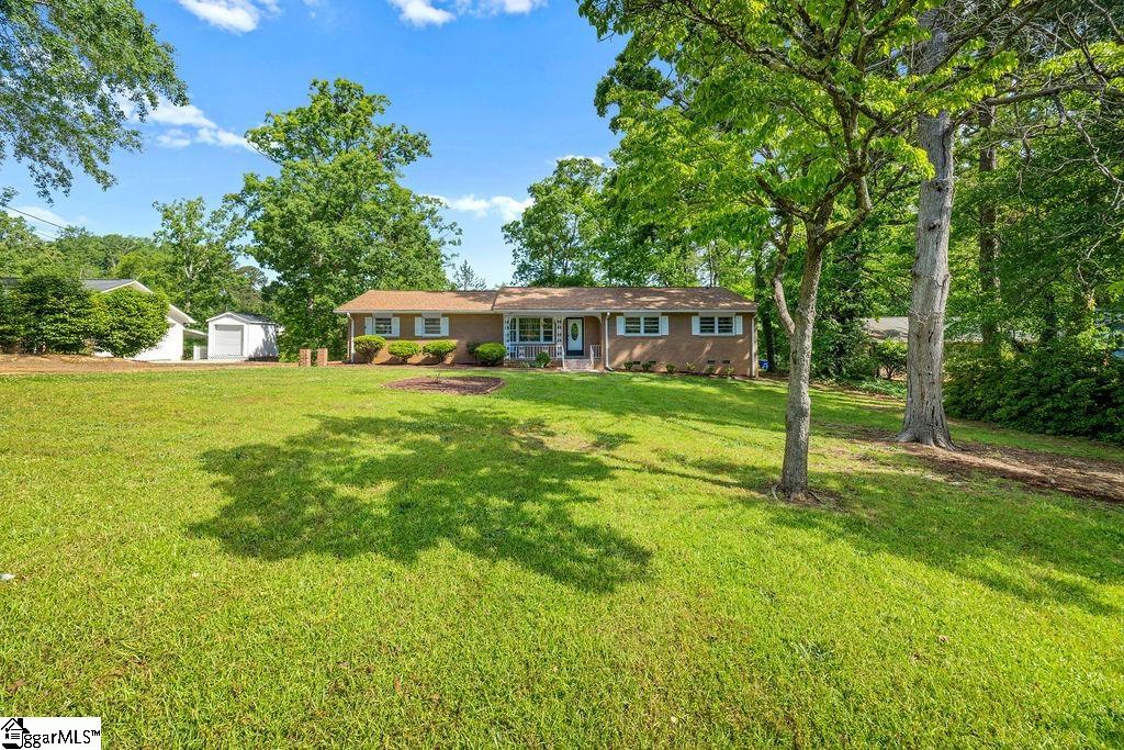 307 Pine Lake Court Spartanburg, SC 29301