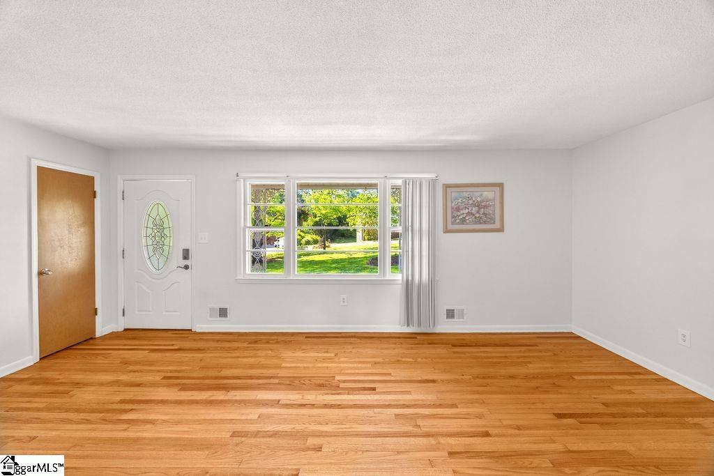 307 Pine Lake Court Spartanburg, SC 29301