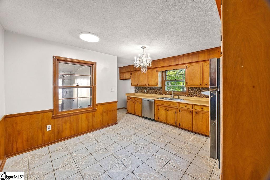 307 Pine Lake Court Spartanburg, SC 29301