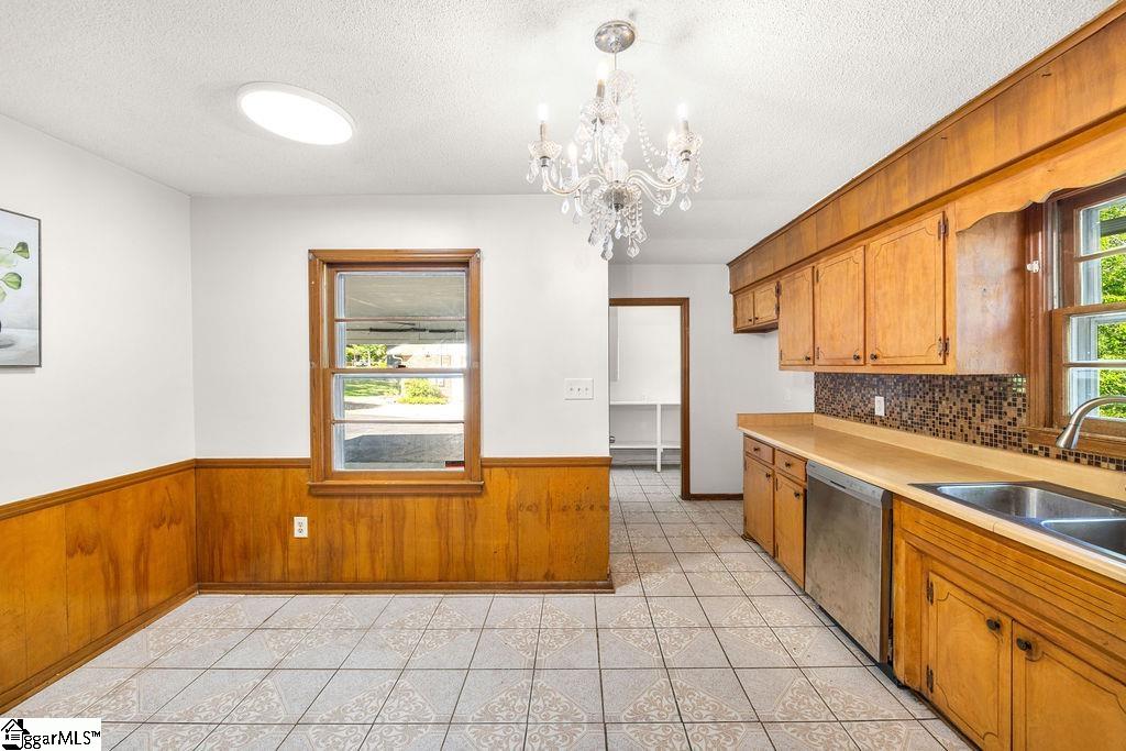 307 Pine Lake Court Spartanburg, SC 29301