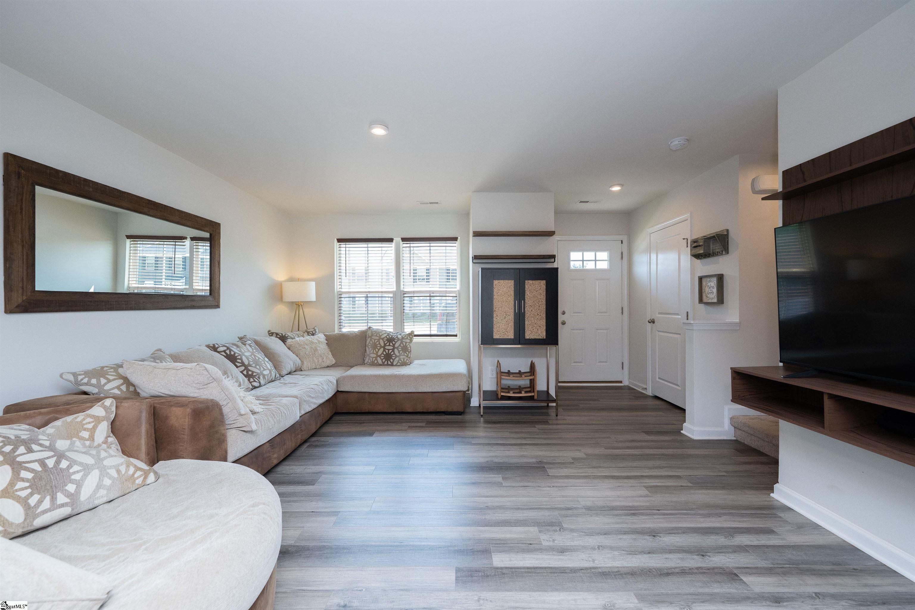 527 Hampton Townes Drive Greenville, SC 29617