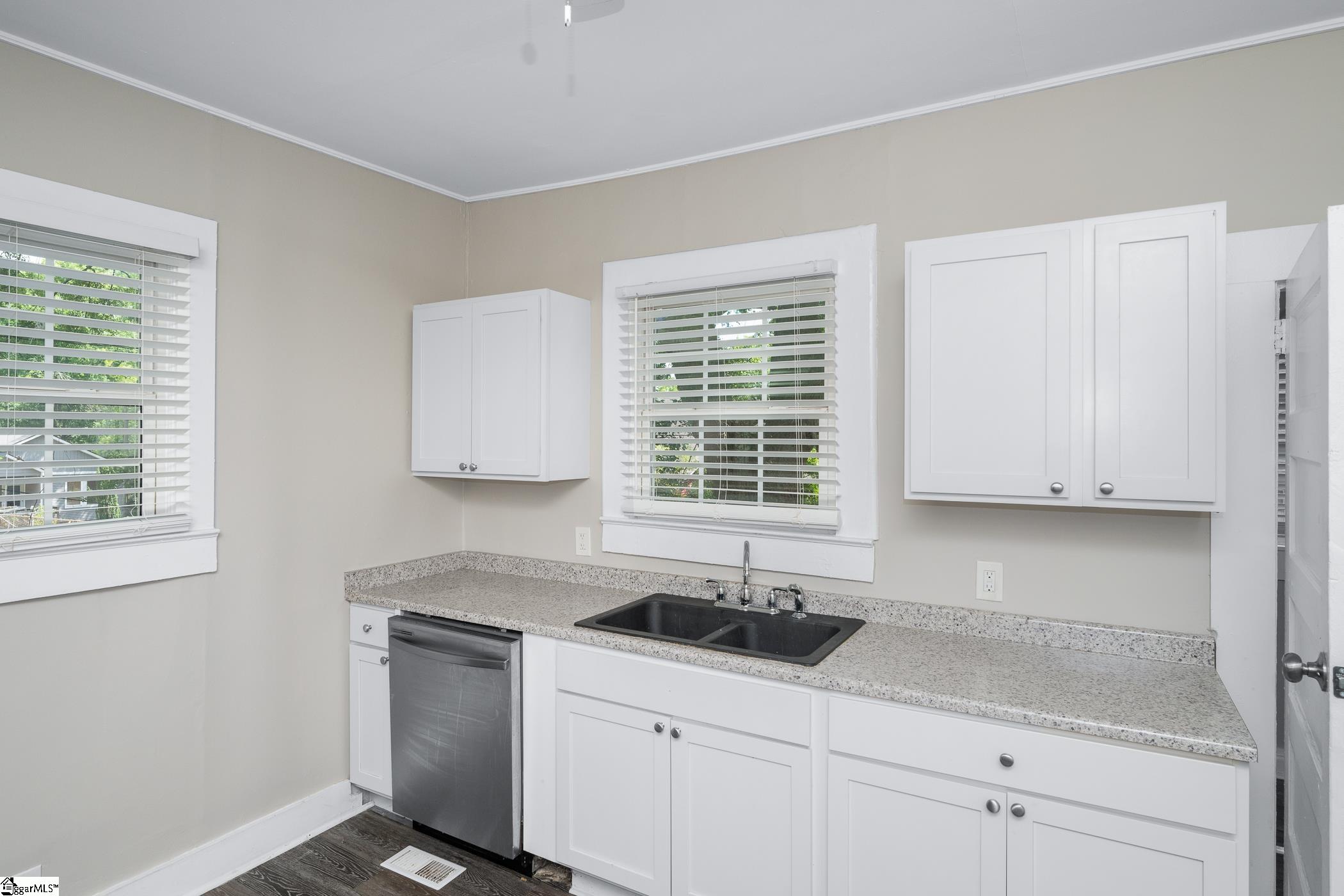 24 2nd Avenue Greenville, SC 29609