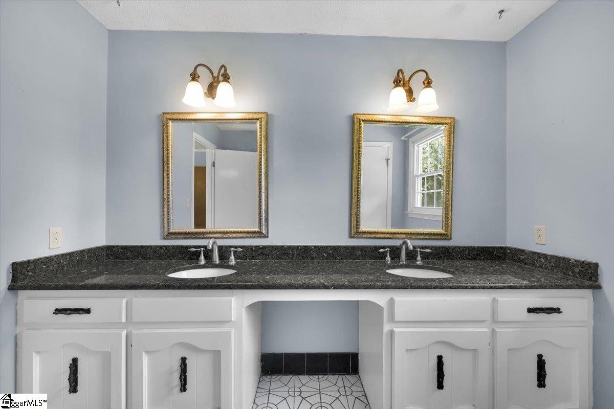 12 Lantern Drive Greer, SC 29651