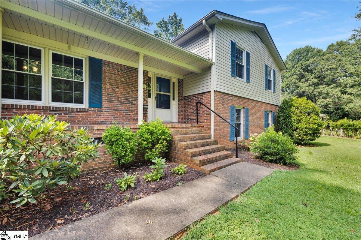 12 Lantern Drive Greer, SC 29651