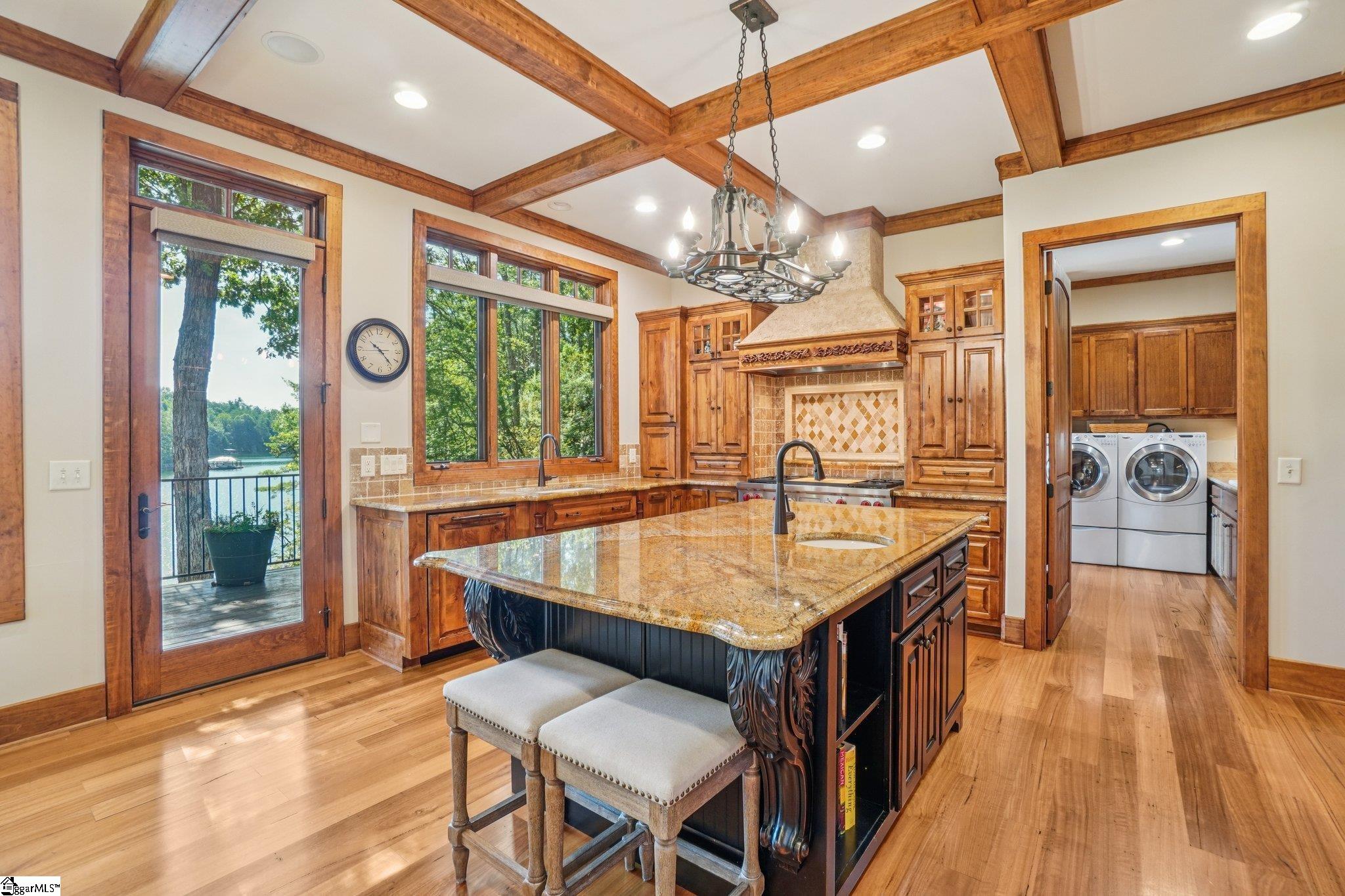 812 Lake View Court Salem, SC 29676