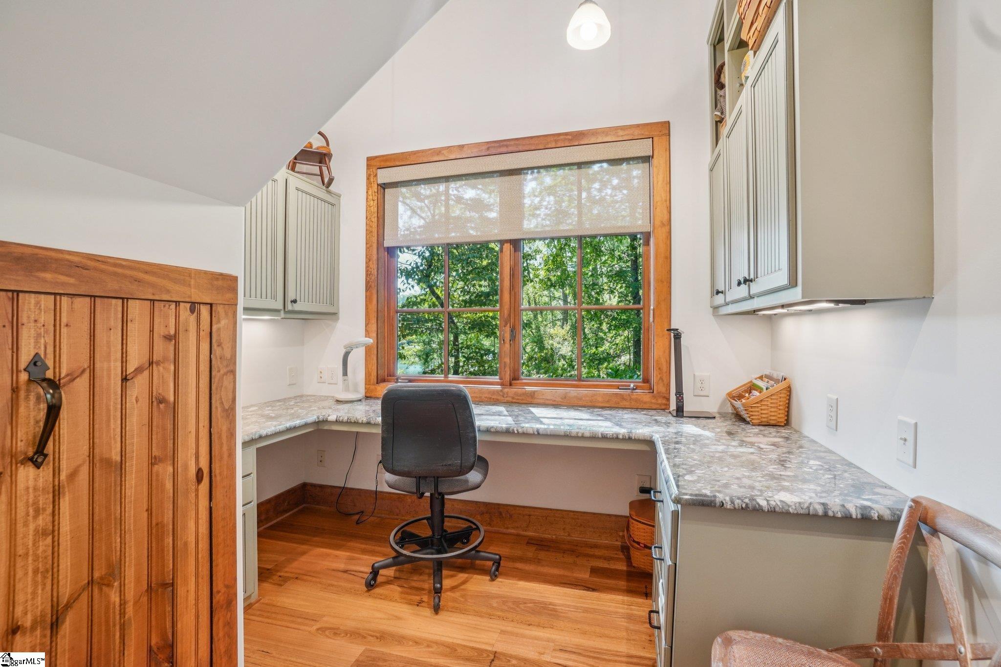 812 Lake View Court Salem, SC 29676