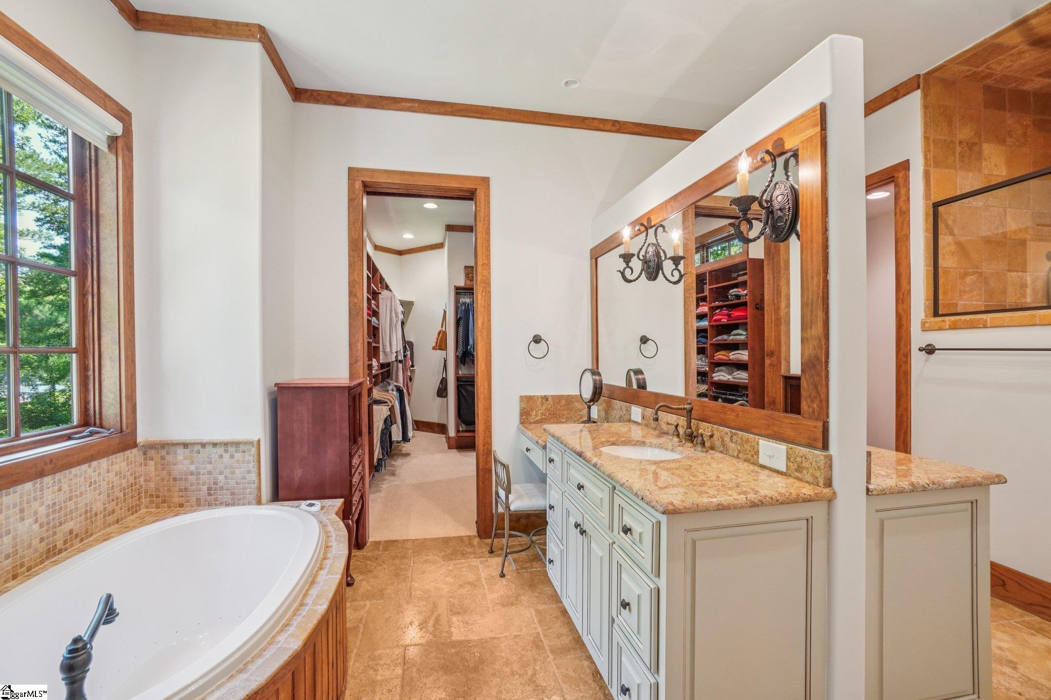 812 Lake View Court Salem, SC 29676